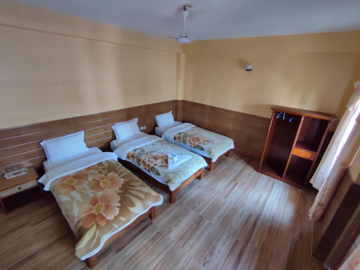 The Mountain House Otel Pokhara Oda fotoğraf